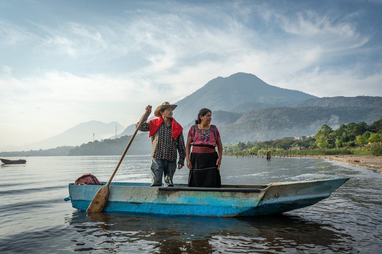 Los esposos en el lago.